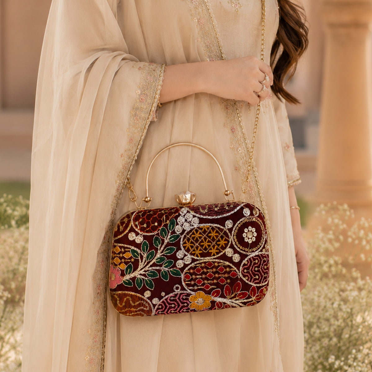 Rubaab Short Clutch