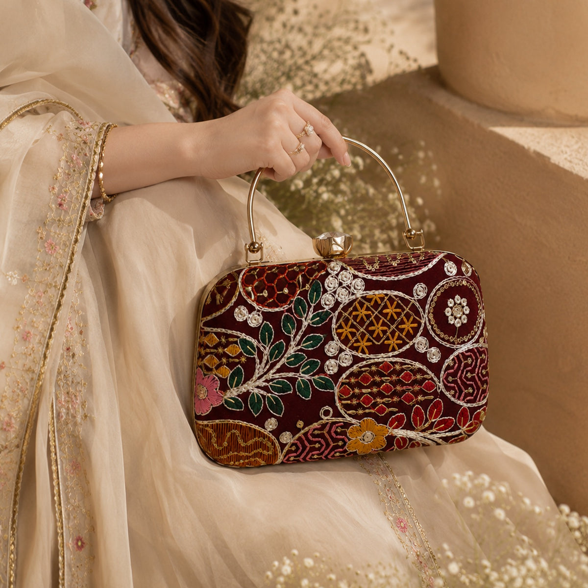 Rubaab Short Clutch