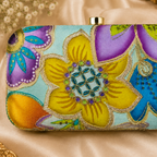 Sunehri Clutch