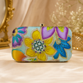Sunehri Clutch