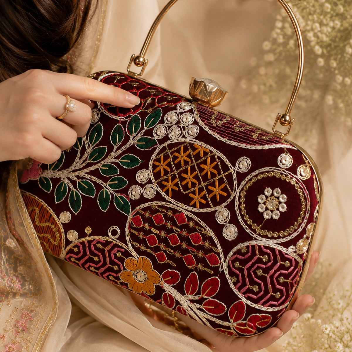 Rubaab Short Clutch
